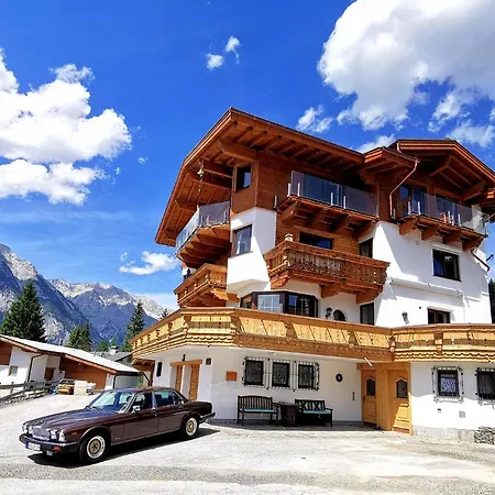Schickster Sky Und Rossi * Leutasch