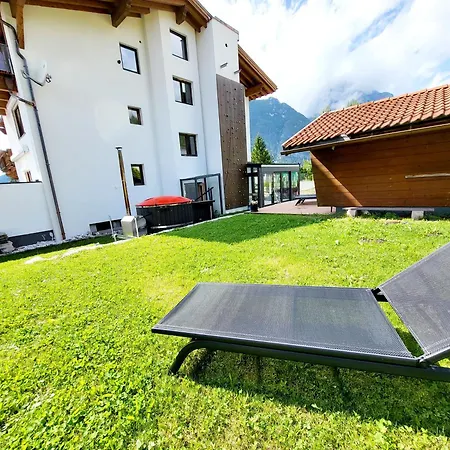 Schickster Sky Und Rossi Apartman *
